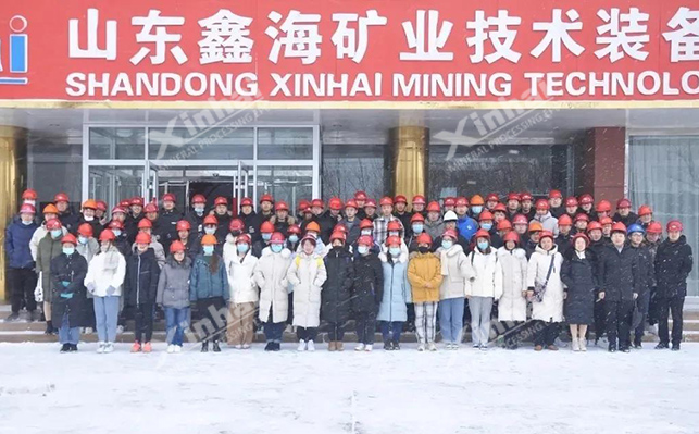 化工學(xué)院師生前往鑫海礦裝進(jìn)行參觀實習(xí)
